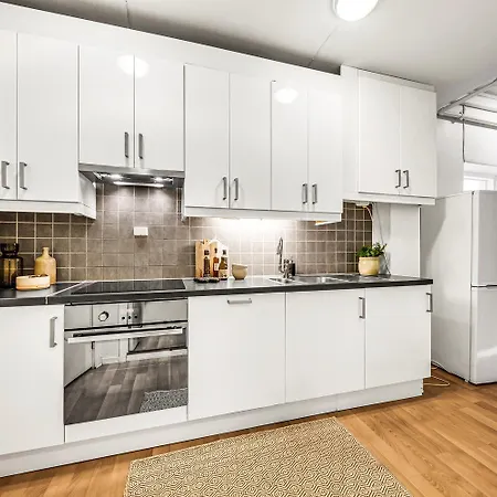 3 Bedroom With A Perfect Location In Apartment *